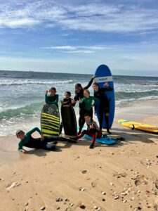 AÏOLI ÉCOLE DE GLISSE propose aux enfants et aux familles de nouvelles aventures au grand air : Surf, bodyboard, bodysurf, skateboard, sauvetage côtier, exploration marine…