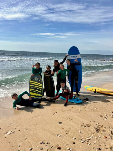 AÏOLI ÉCOLE DE GLISSE propose aux enfants et aux familles de nouvelles aventures au grand air : Surf, bodyboard, bodysurf, skateboard, sauvetage côtier, exploration marine…