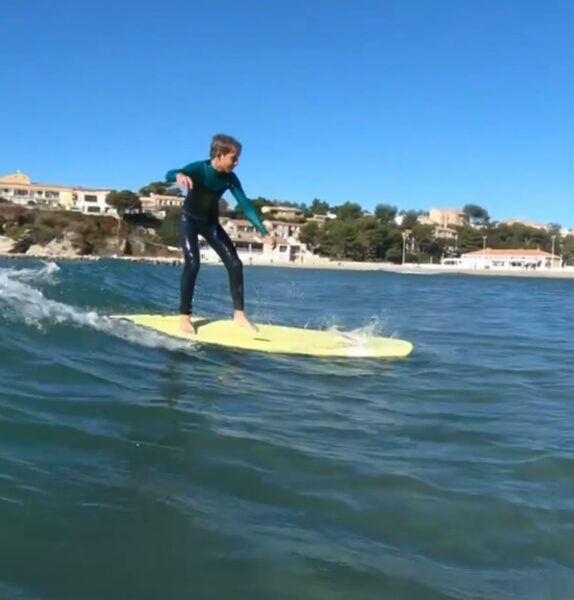 AÏOLI ÉCOLE DE GLISSE propose aux enfants et aux familles de nouvelles aventures au grand air : Surf, bodyboard, bodysurf, skateboard, sauvetage côtier, exploration marine…