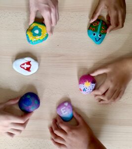 Ateliers de Peinture sur Galets tout public Marseille 9eme